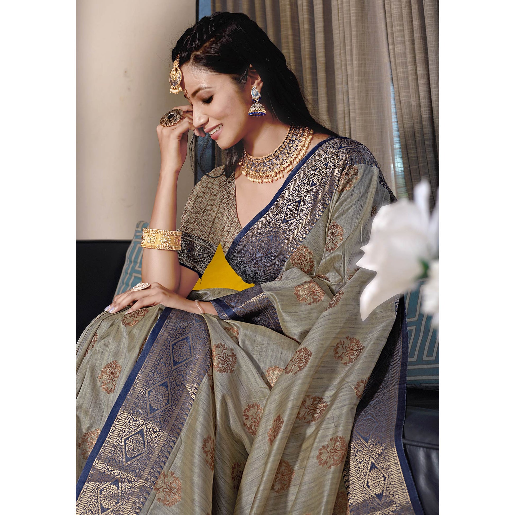 grey-floral-woven-cotton-blend-saree