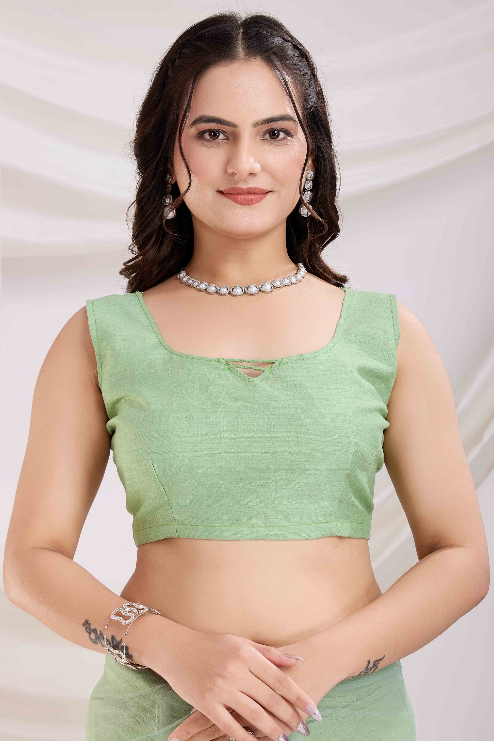 green-floral-embroidered-net-saree-31