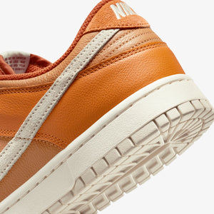 NIKE | DUNK LOW RETRO { MONARCH/LT OREWOOD BRN-FLAX-DARK RUSSET