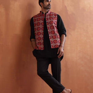 trueBrowns Men's Black Textured Cotton Dobby Short Kurta