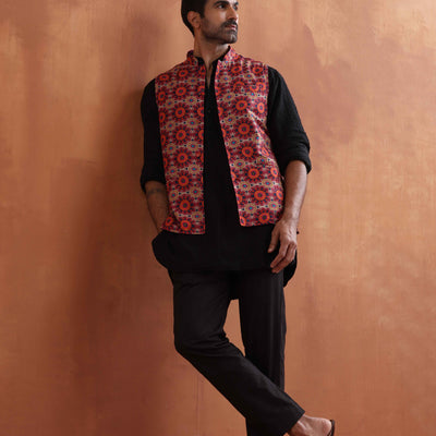 trueBrowns Men's Black Textured Cotton Dobby Short Kurta
