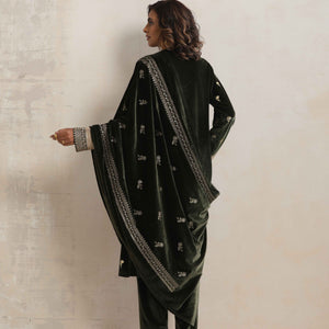 trueBrowns Green Velvet Floral Embroidered Kurta Pant Dupatta Set