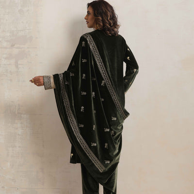 trueBrowns Green Velvet Floral Embroidered Kurta Pant Dupatta Set