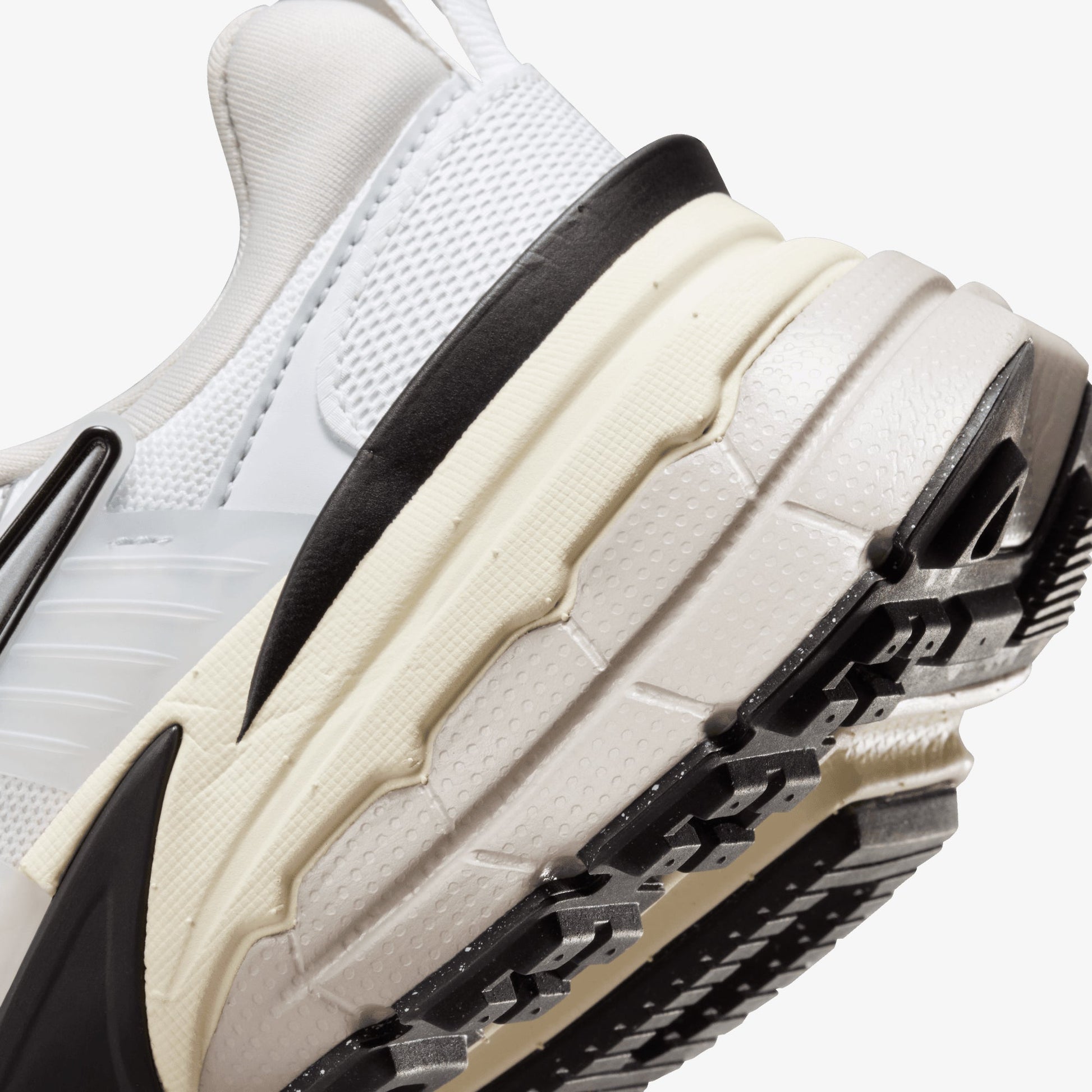 NIKE | V2K RUN { SUMMIT WHITE/METALLIC SILVER
