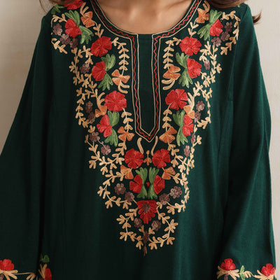 trueBrowns Green Kashmiri Floral Embroidered Woollen Phiran Kurta