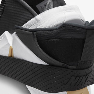 Nike | GO FLYEASE  { ANTHRACITE / GUM LIGHT BROWN