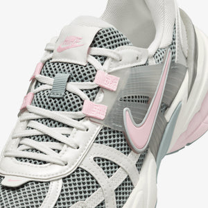 NIKE | V2K RUN { LIGHT PUMICE/PINK FOAM -PHOTON DUST