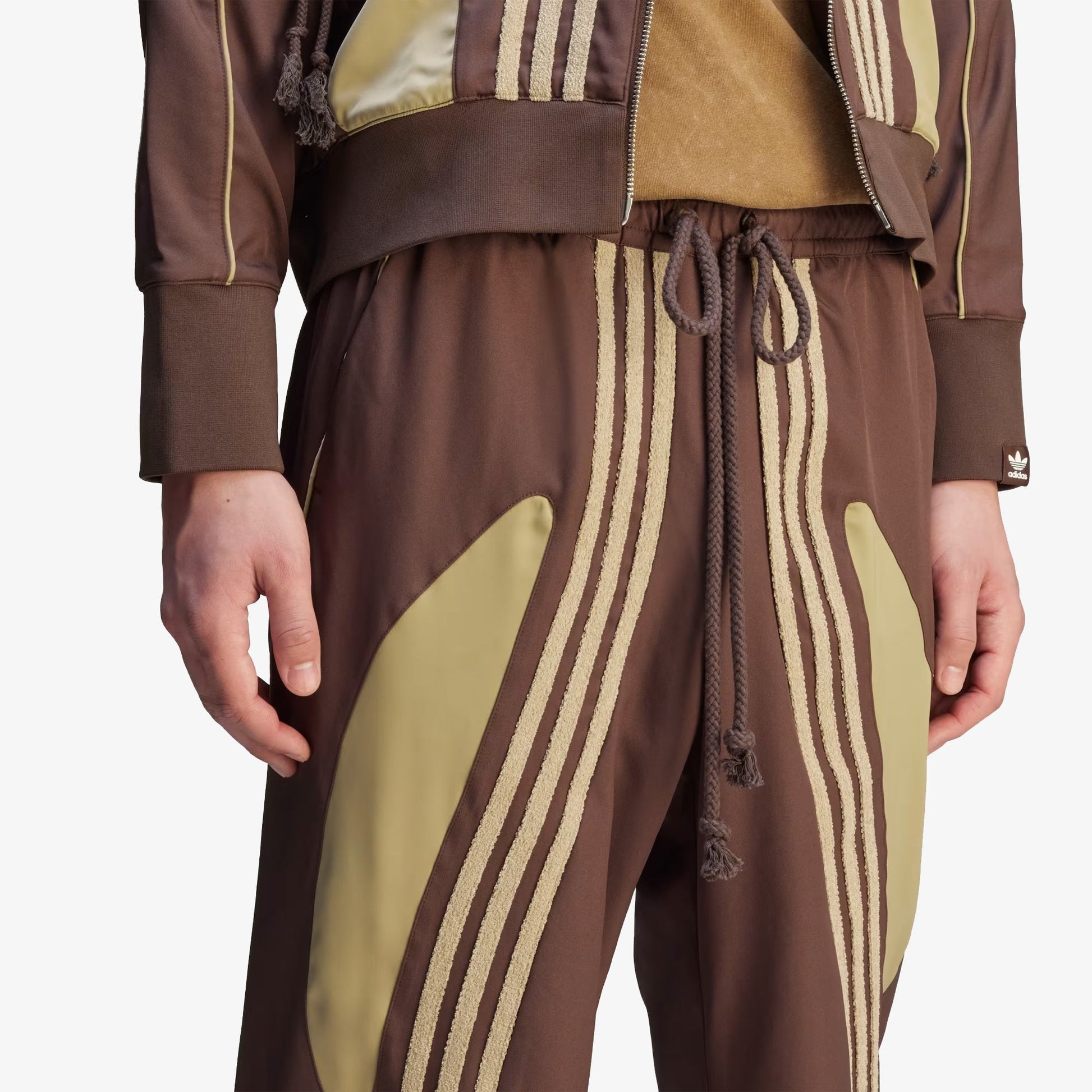Adidas Originals | SONG FOR THE MUTE SPRING WOVEN PANTS { BROWN