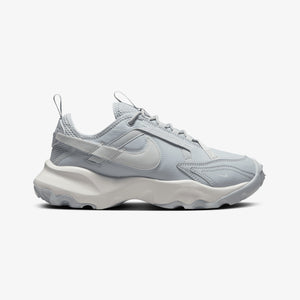 NIKE | TC 7900 { WOLF GREY/MTLC PLATINUM-PHOTON DUST