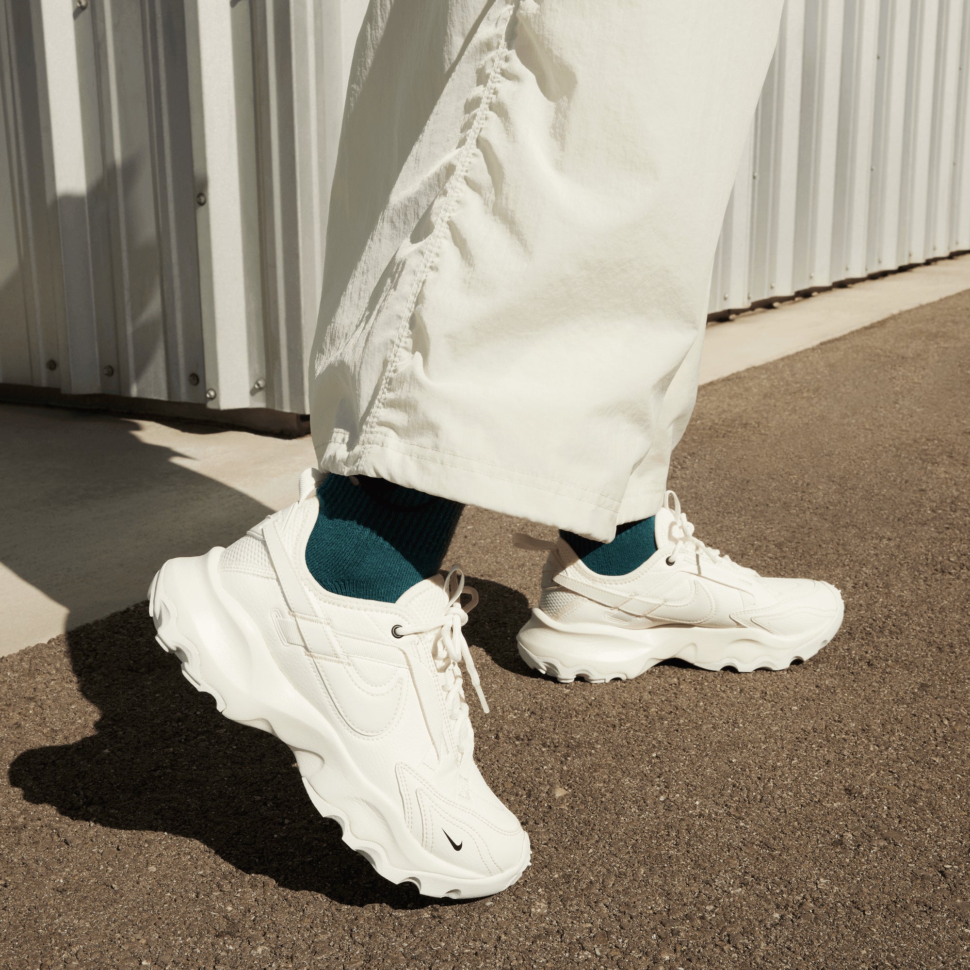 nike tc 7900 sail black white