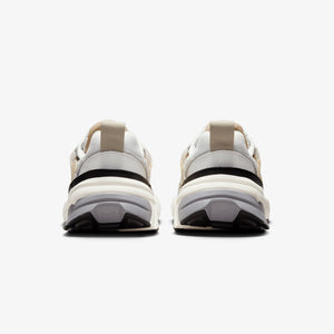 NIKE | V2K RUN { WHITE/WHITE-KHAKI-METALLIC SILVER