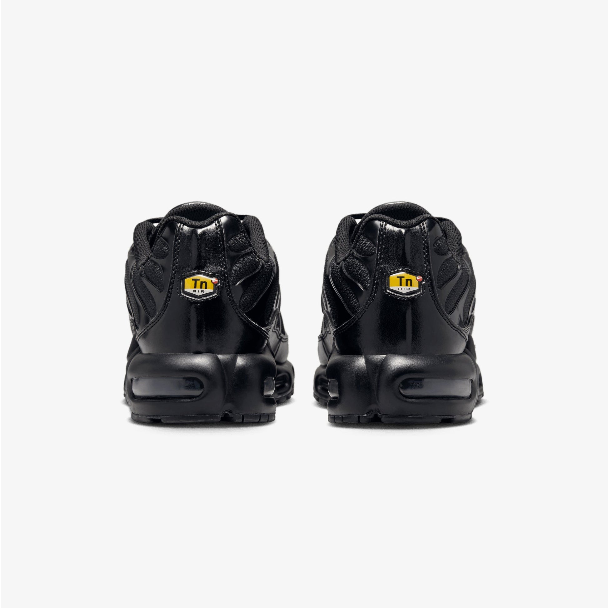 NIKE | AIR MAX PLUS { BLACK/BLACK-BLACK