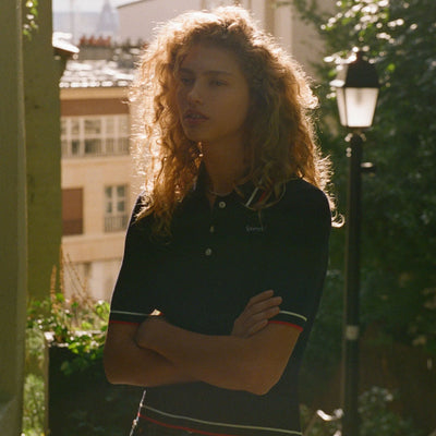 SPORTY & RICH | SERIF MINI CABLE POLO T-SHIRT { NAVY