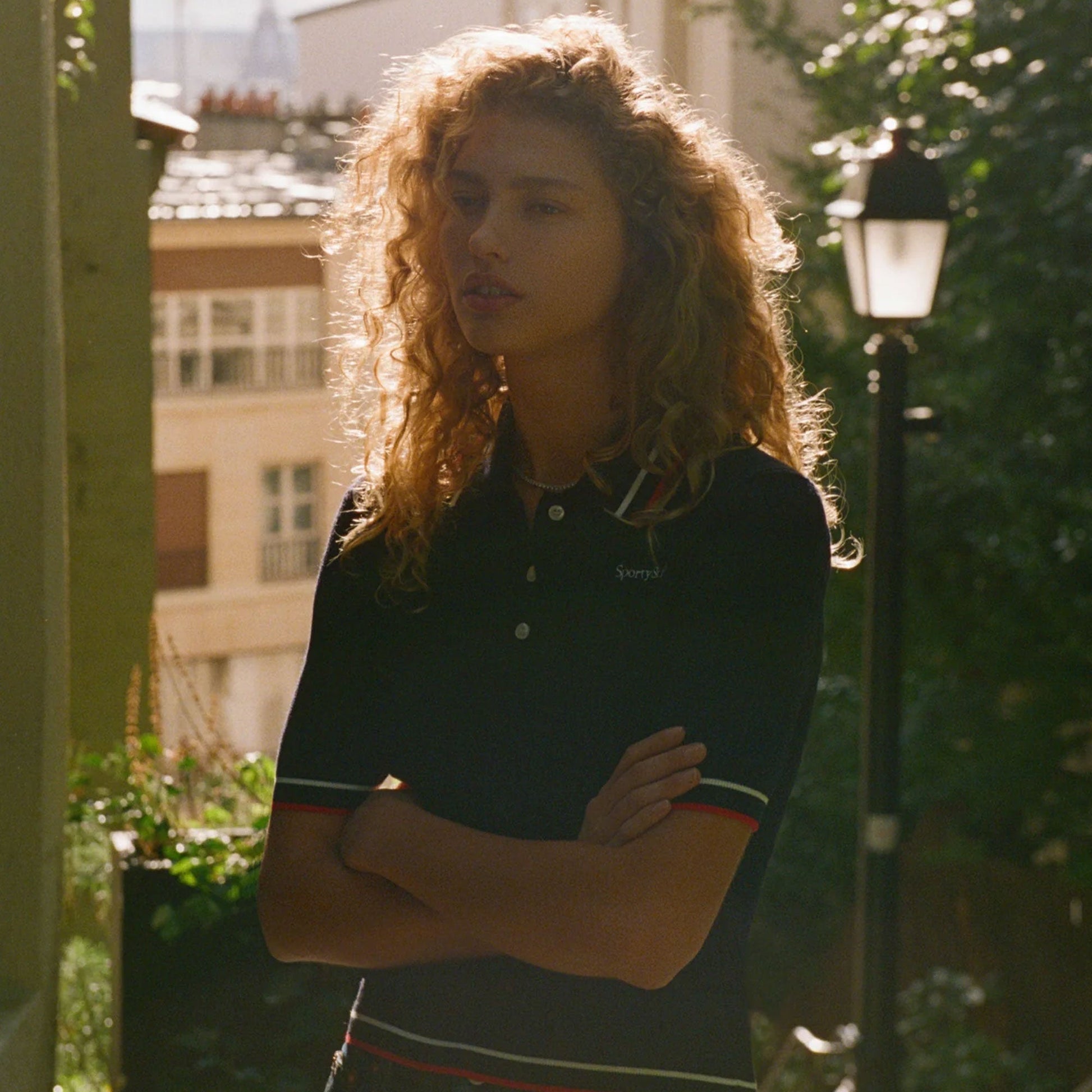 SPORTY & RICH | SERIF MINI CABLE POLO T-SHIRT { NAVY