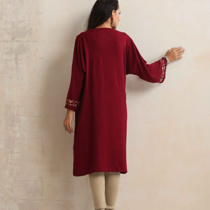 trueBrowns Maroon Kashmiri Floral Embroidered Woollen Phiran Kurta