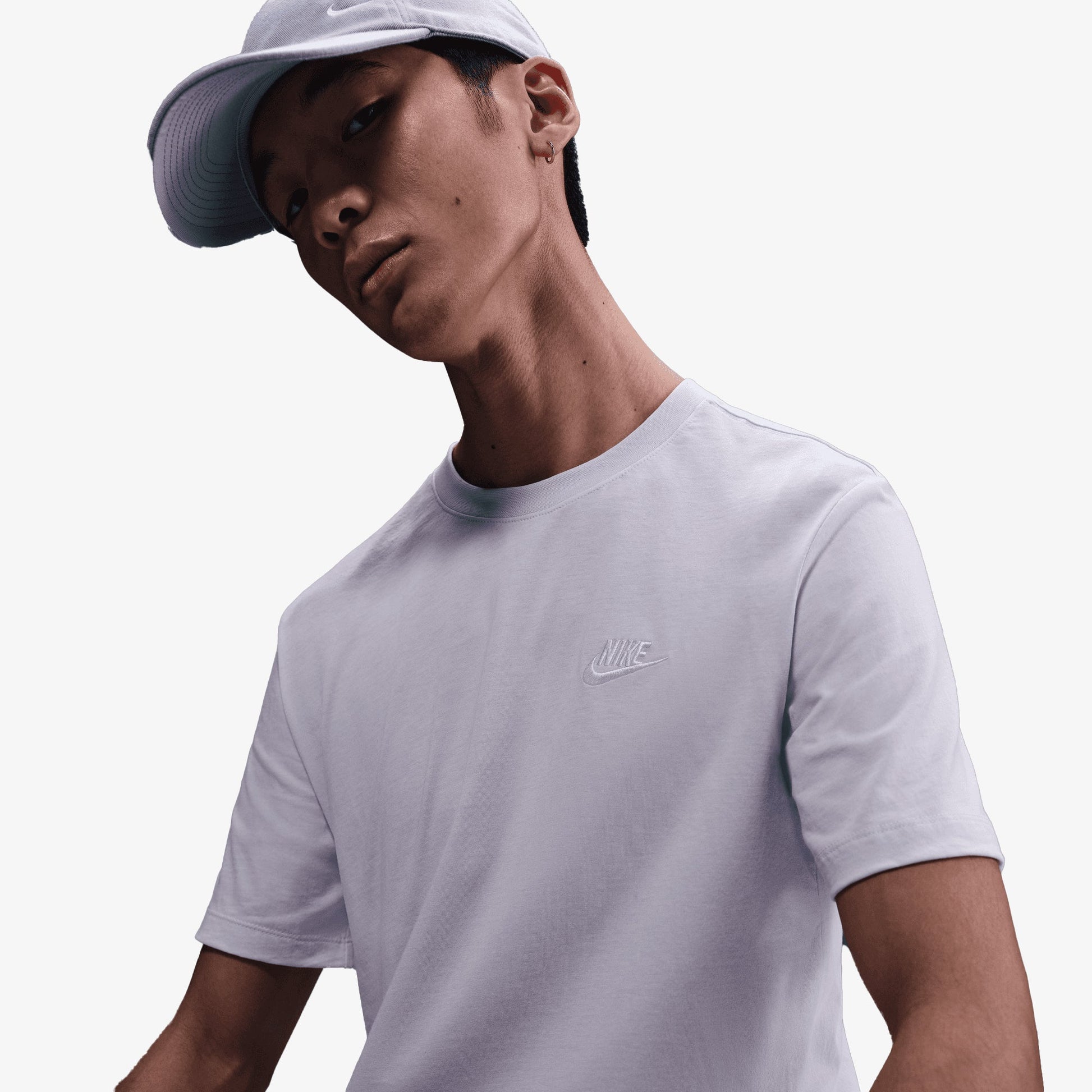 NIKE | SPORTSWEAR CLUB T-SHIRT { PURPLE