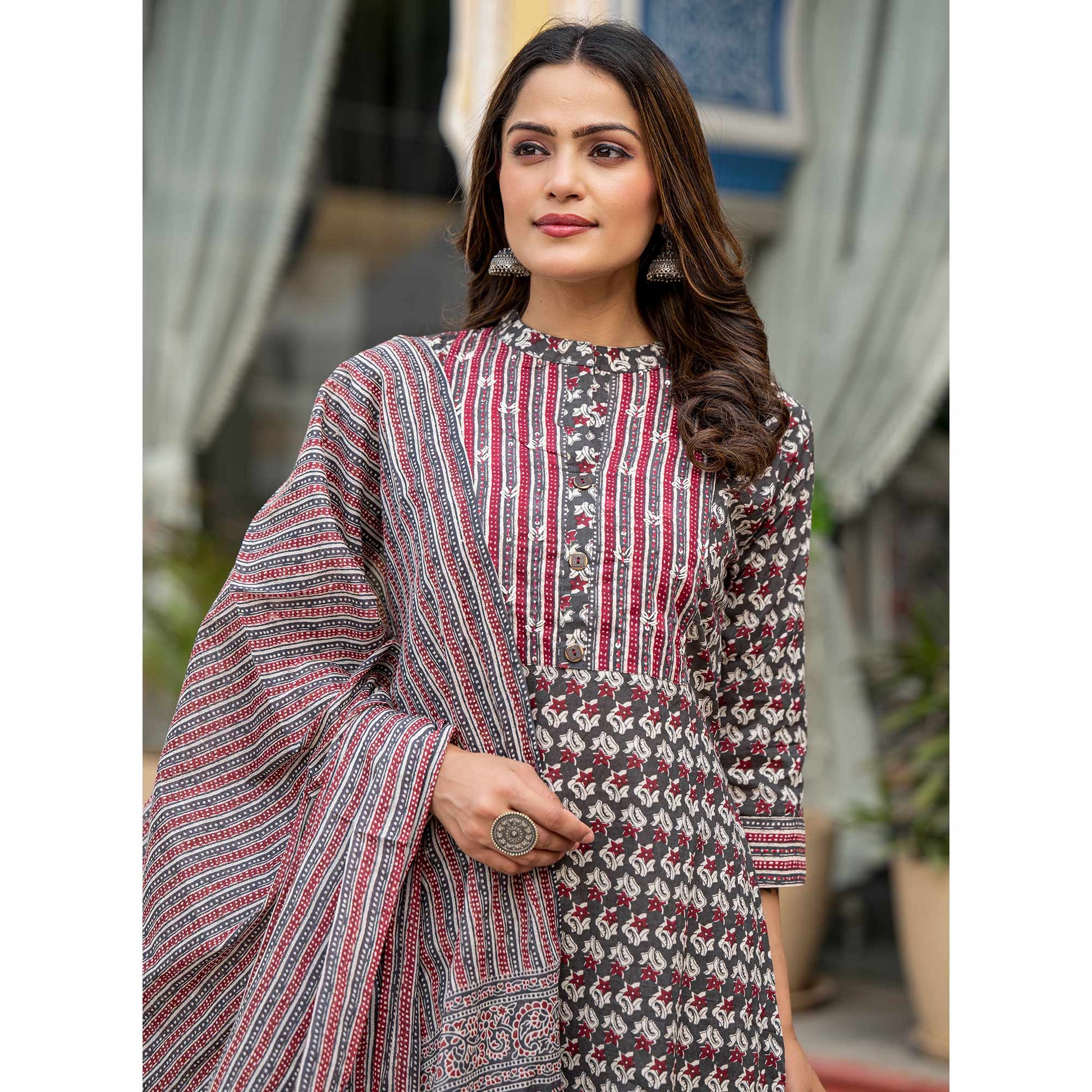 grey-floral-printed-pure-cotton-straight-salwar-suit