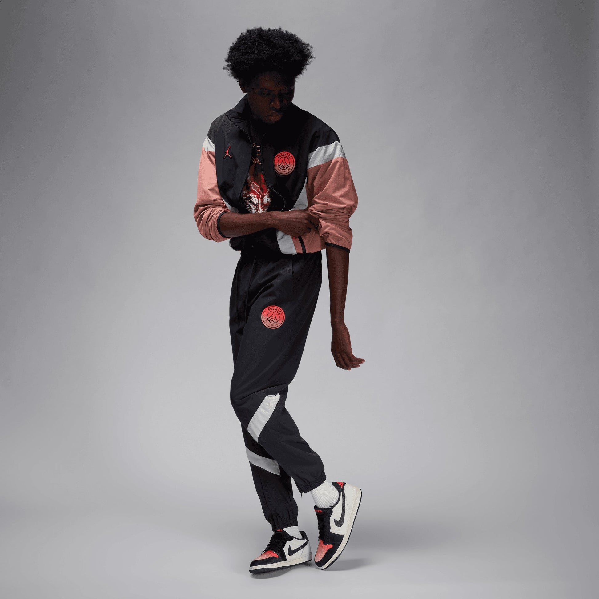 JORDAN | AIR JORDAN 1 RETRO LOW PARIS SAINT-GERMAIN { SAIL/OFF NOIR-INFRARED 23-PINK OXFORD