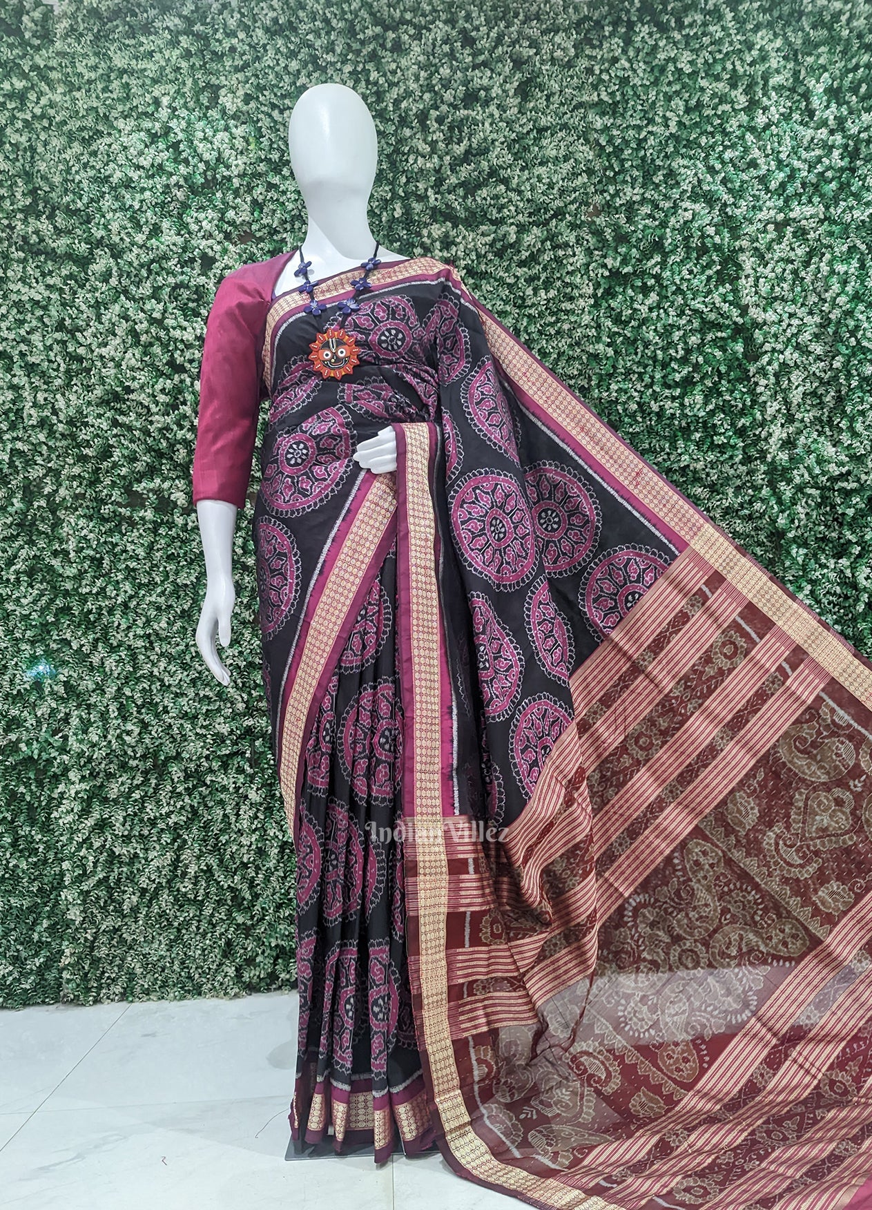 Exclusive Black Beautiful Jhoti Theme Sambalpuri Silk Saree