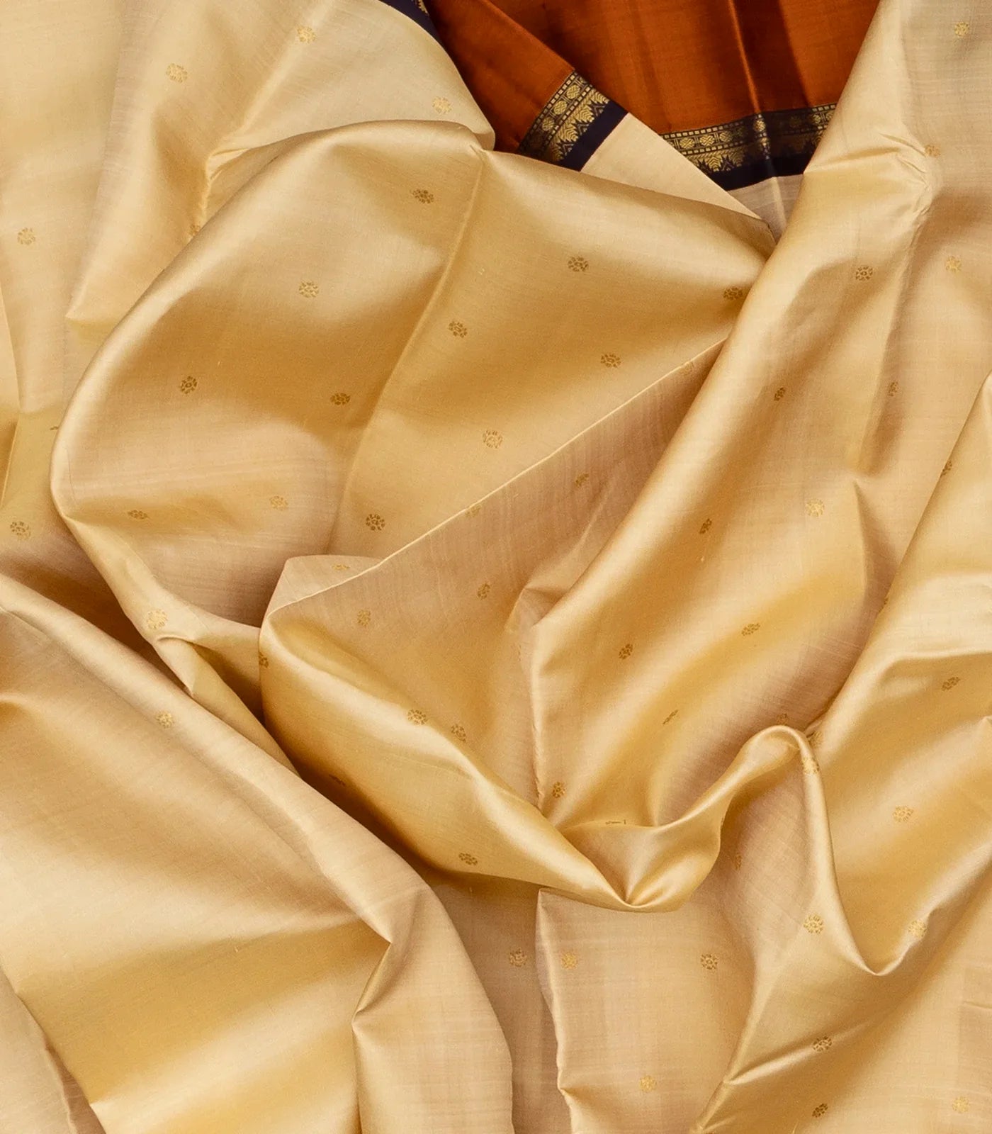 Cream Handloom Kanchipuram Korvai Silk Saree With Kamalam Buttas