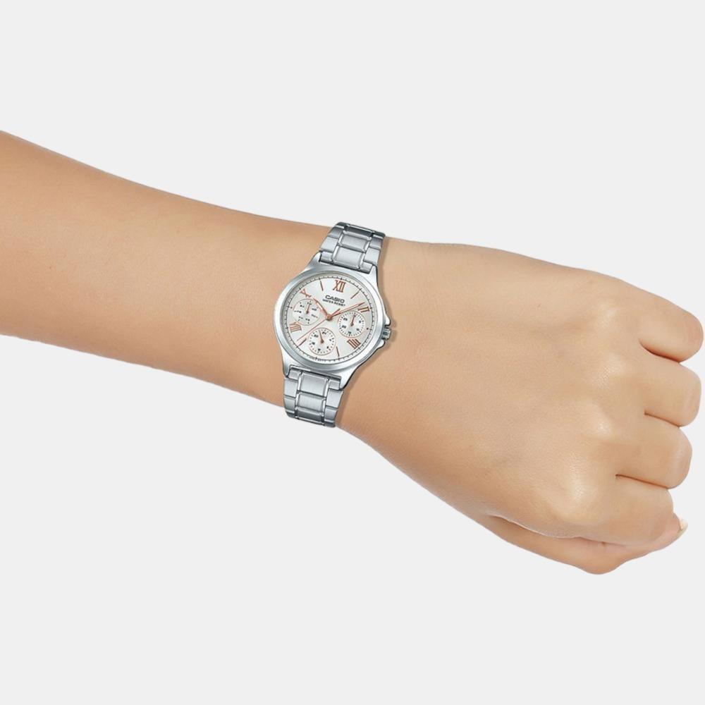 Enticer Women Quartz Silver Dial Chronograph Stainless Steel Watch A1900