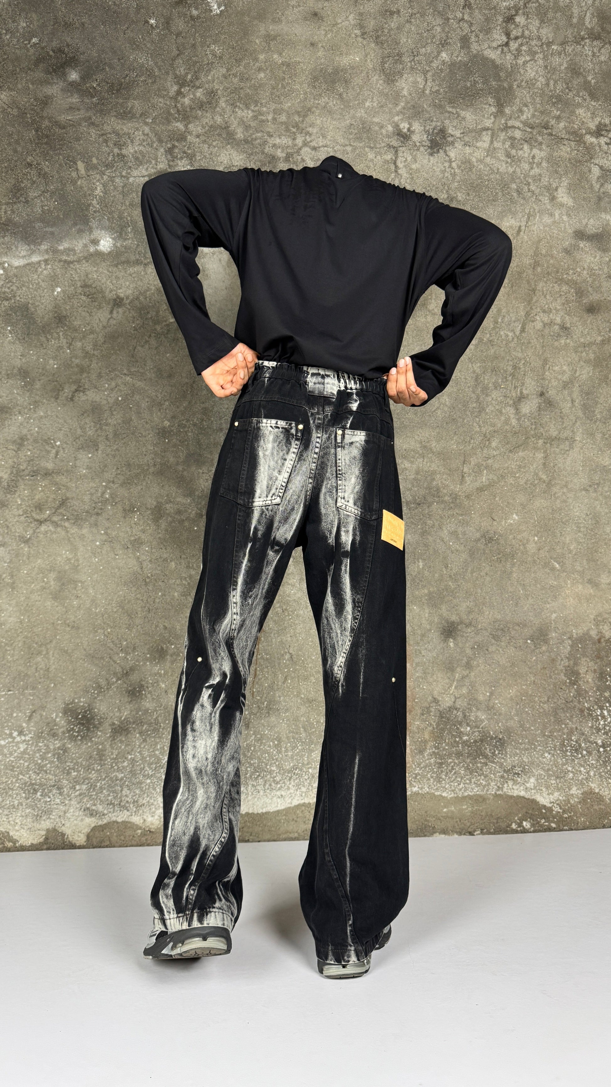 Waves Panelled-Shibori Black