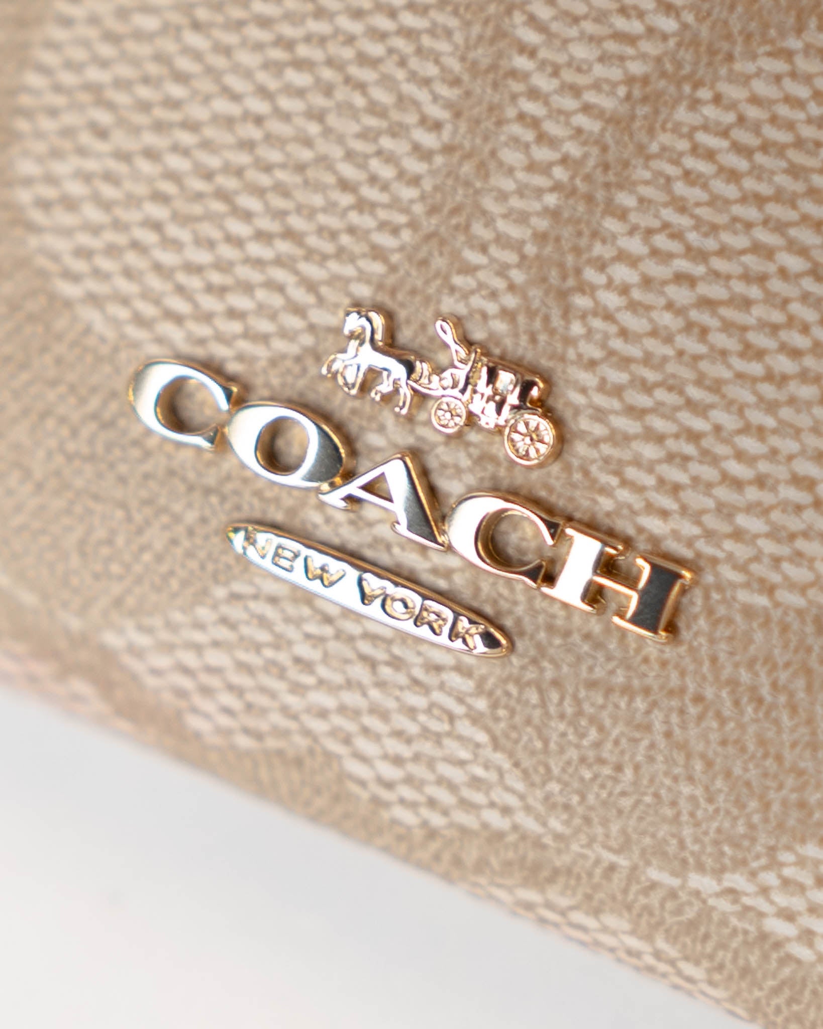 Coach Slim ID Card Case In Signature Canvas - Light Saddle -DS