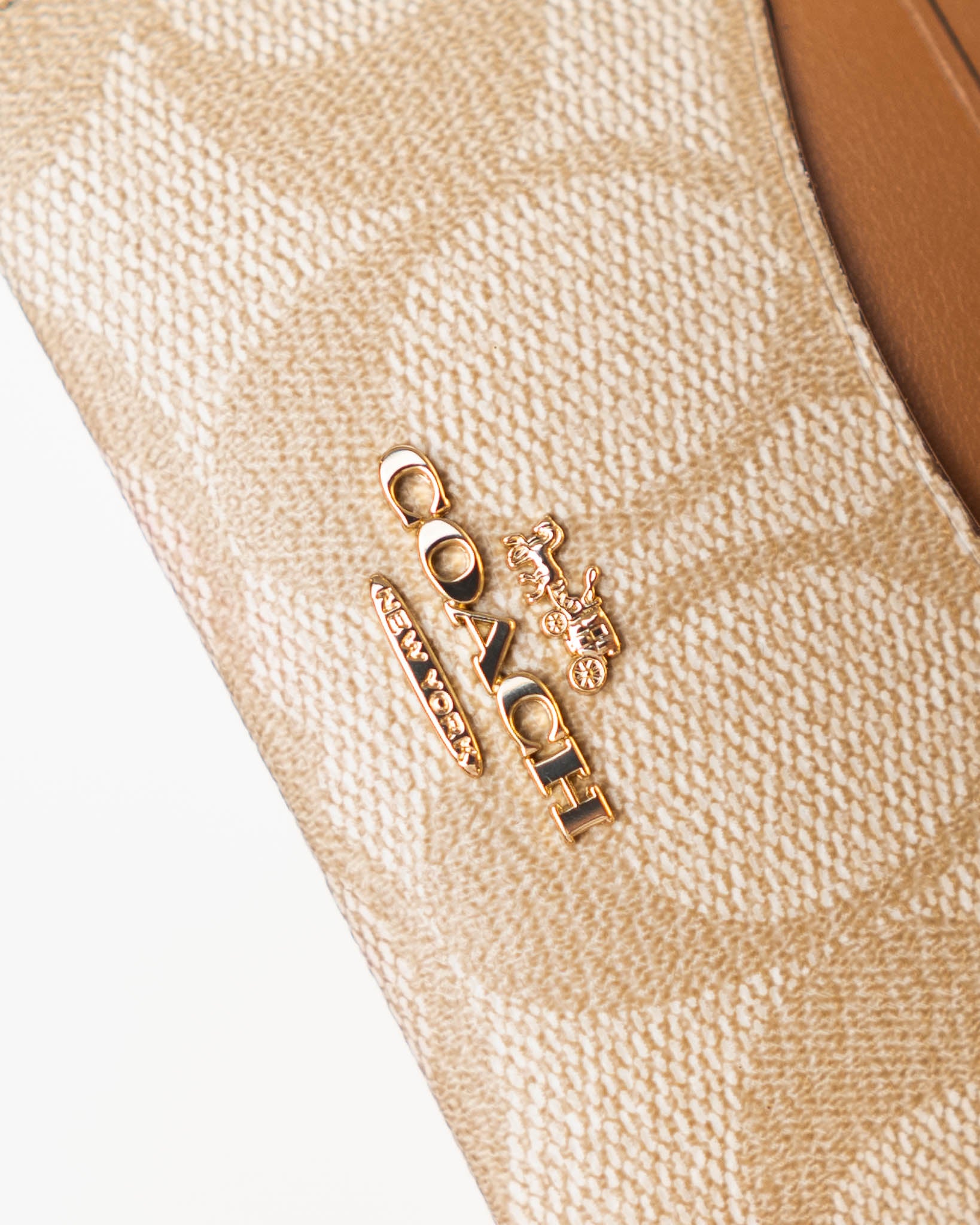Coach Slim ID Card Case In Signature Canvas - Light Saddle -DS