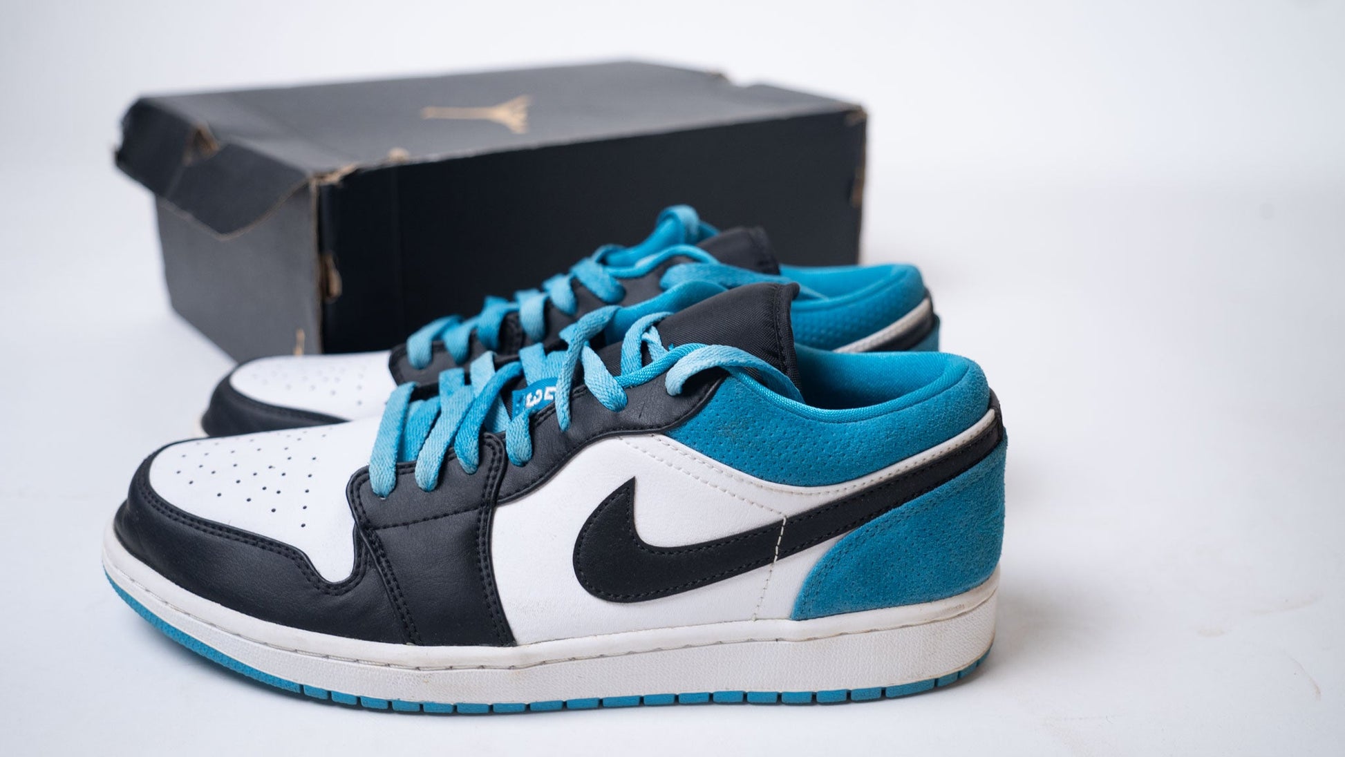 Nike Air Jordan 1 Low Laser Blue