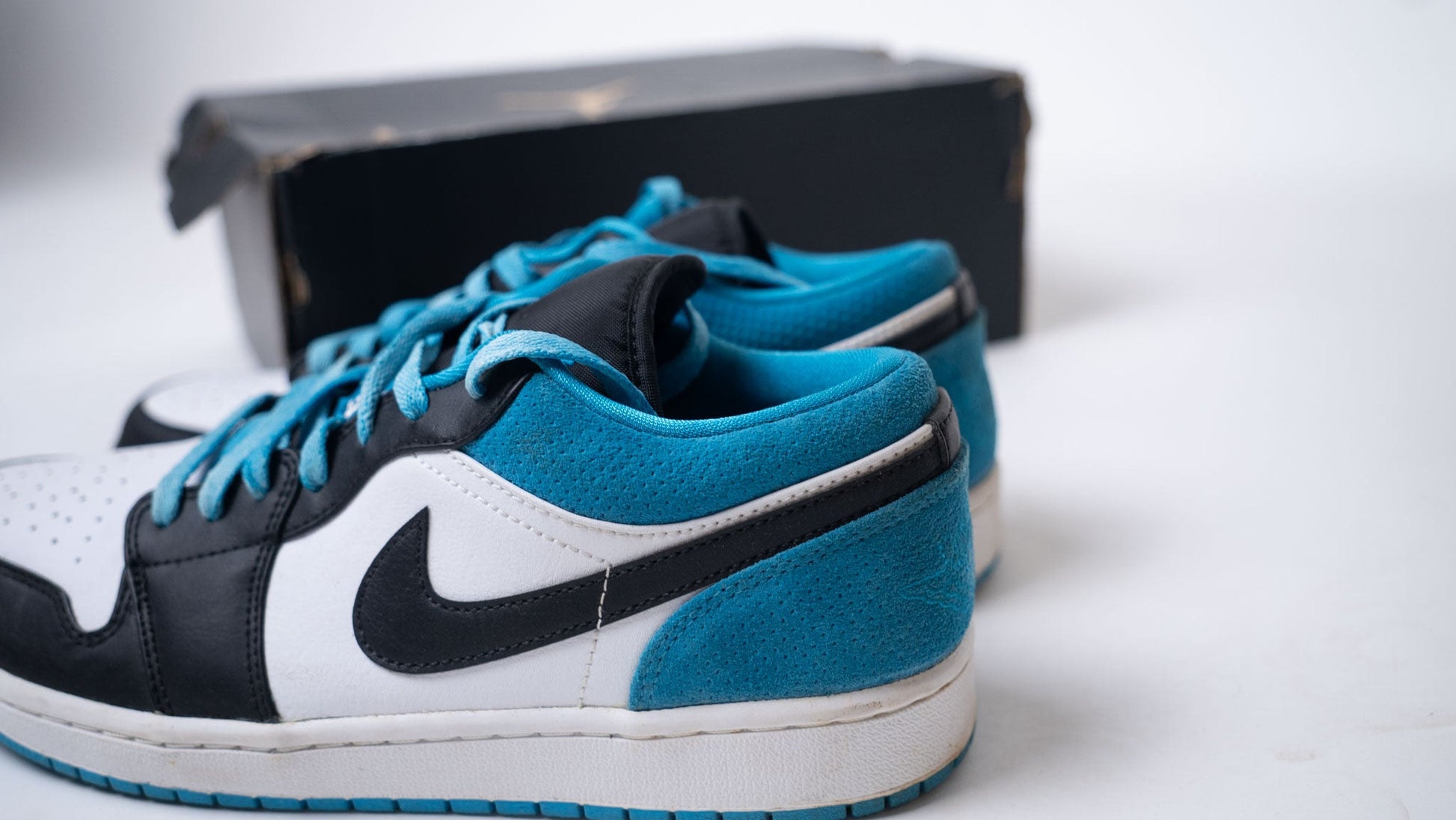 Nike Air Jordan 1 Low Laser Blue