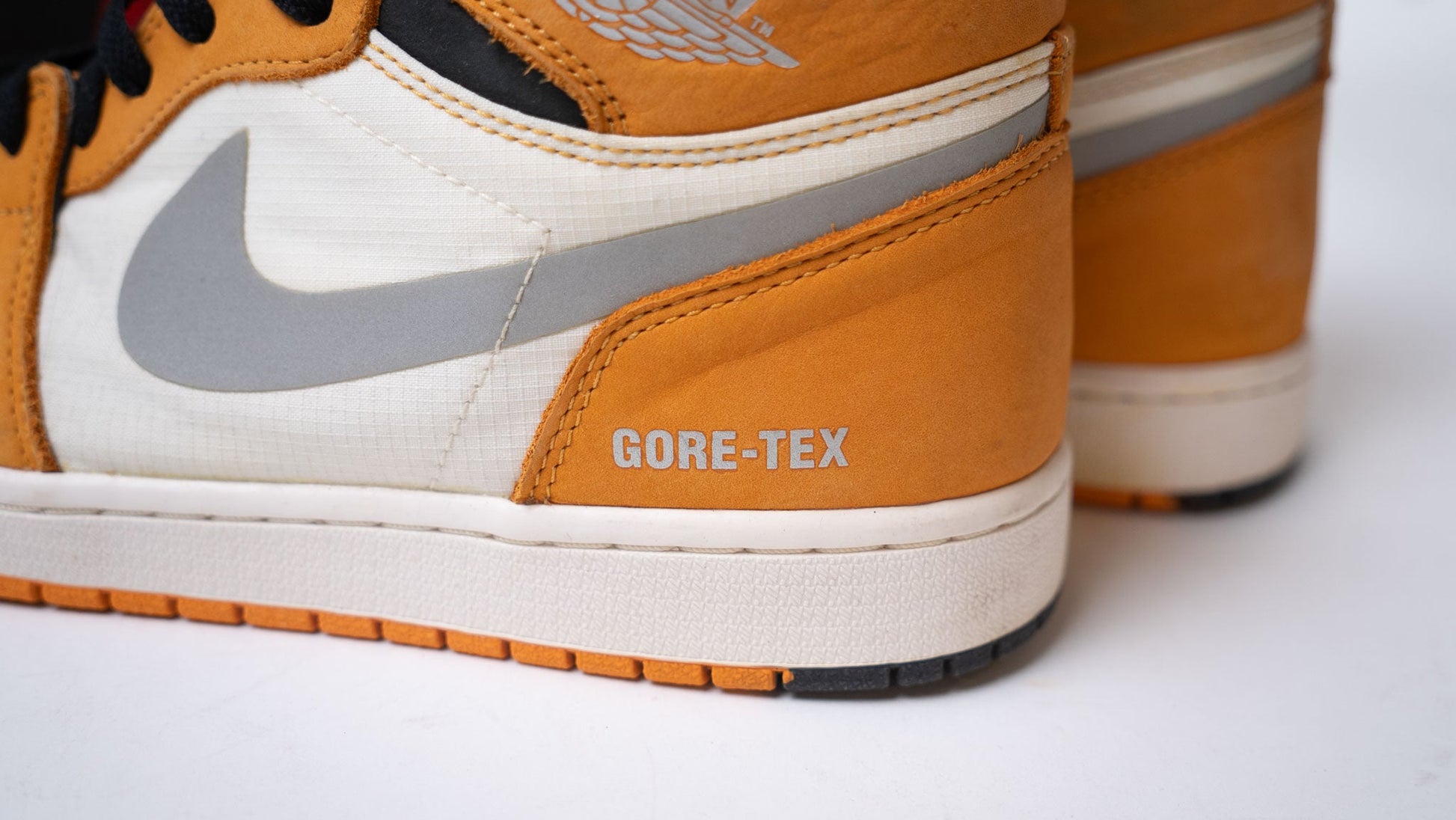 Nike Air Jordan 1 High - Gore Tex Light Curry