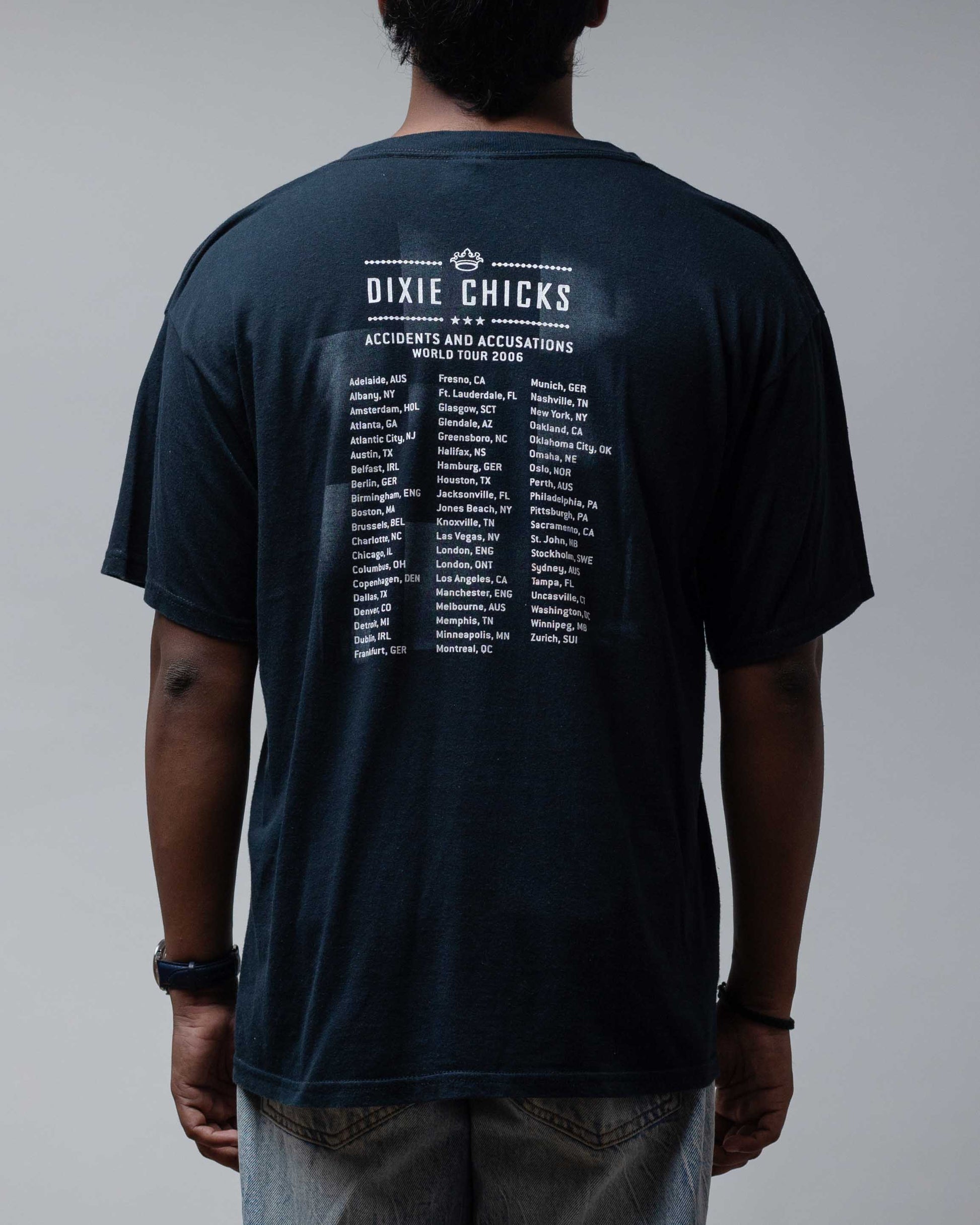 Vintage Dcx Tour Pass Neck Chain Graphic T-Shirt