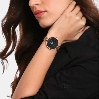 Brooke Women Quartz Black Dial Analog Leather Watch AX5329