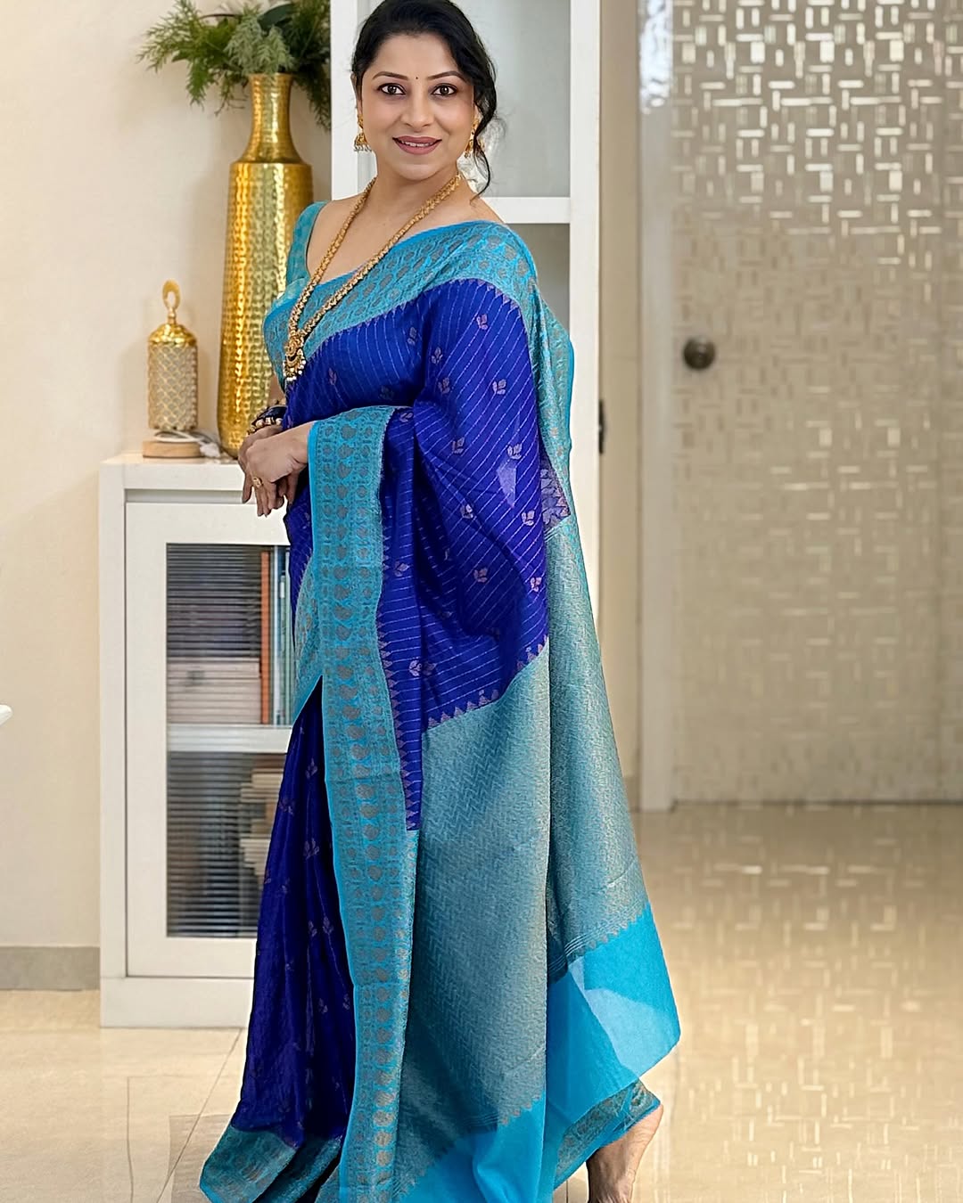 Skinny Blue Soft Silk Saree With Designer Blouse Piece
