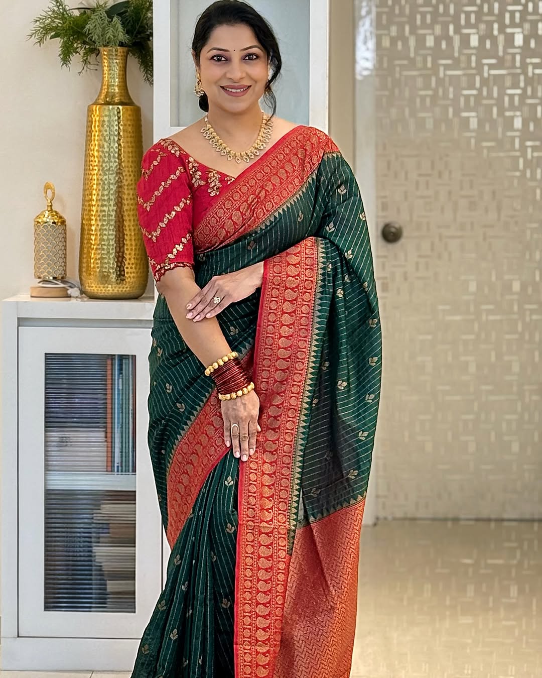 Enamoring Dark Green Soft Silk Saree With Jazzy Blouse Piece