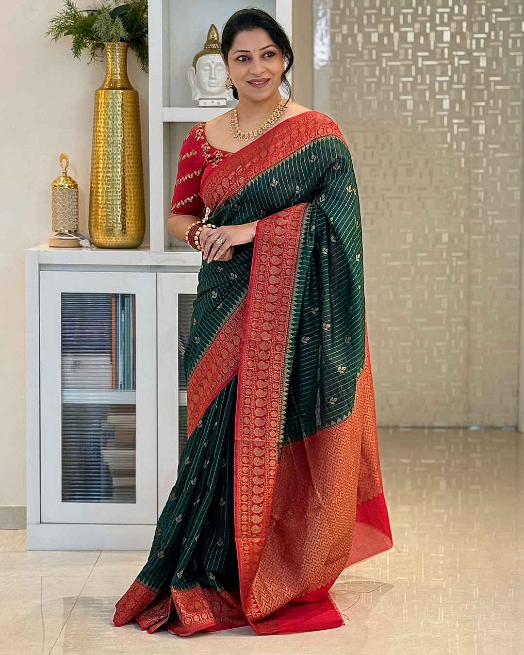Enamoring Dark Green Soft Silk Saree With Jazzy Blouse Piece