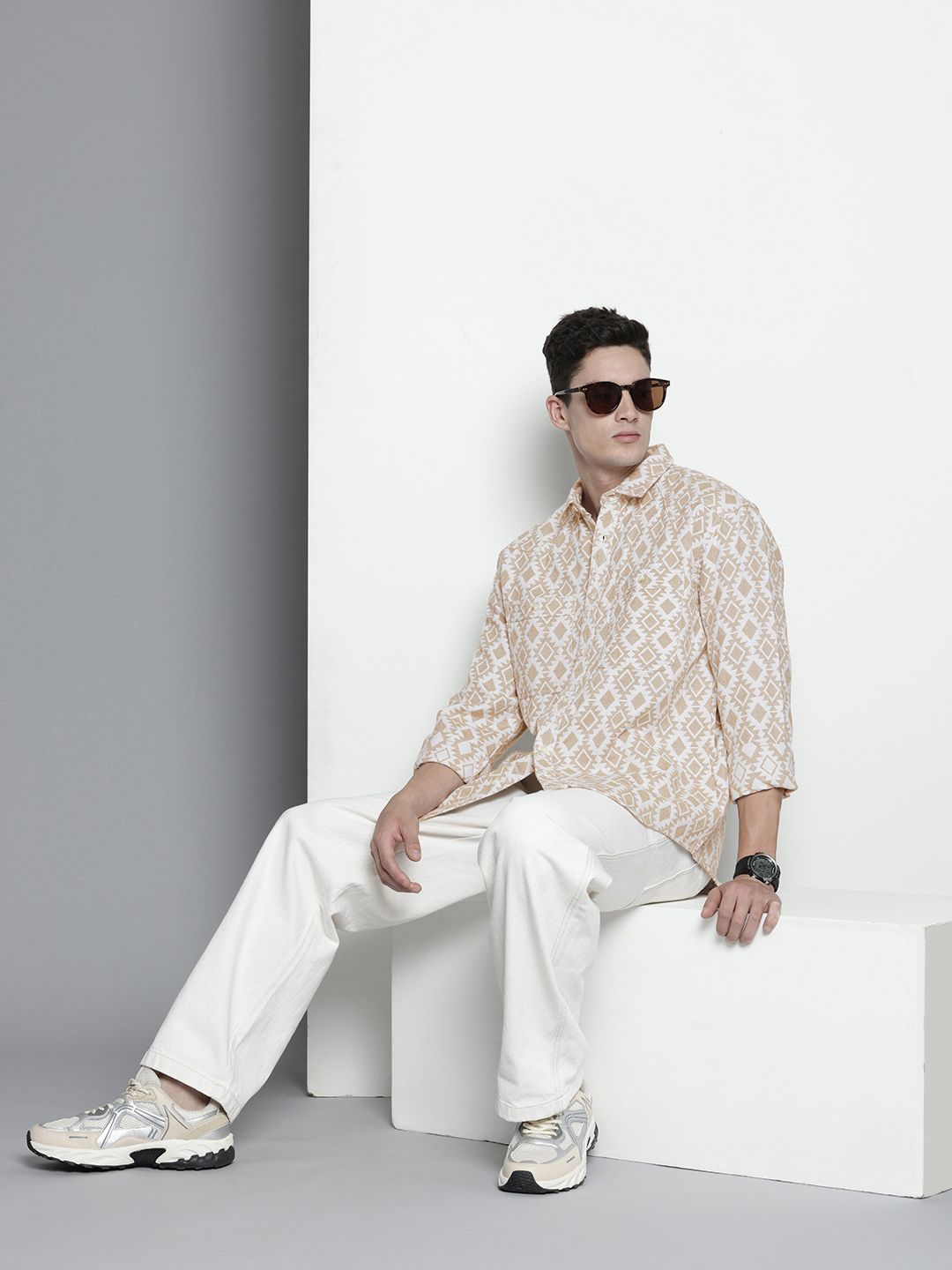 Men's Beige Relaxed Fit Geometric Print Casual Shirt