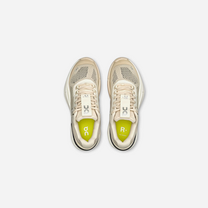 ON Running The Roger Pro Sand Ivory WMNS
