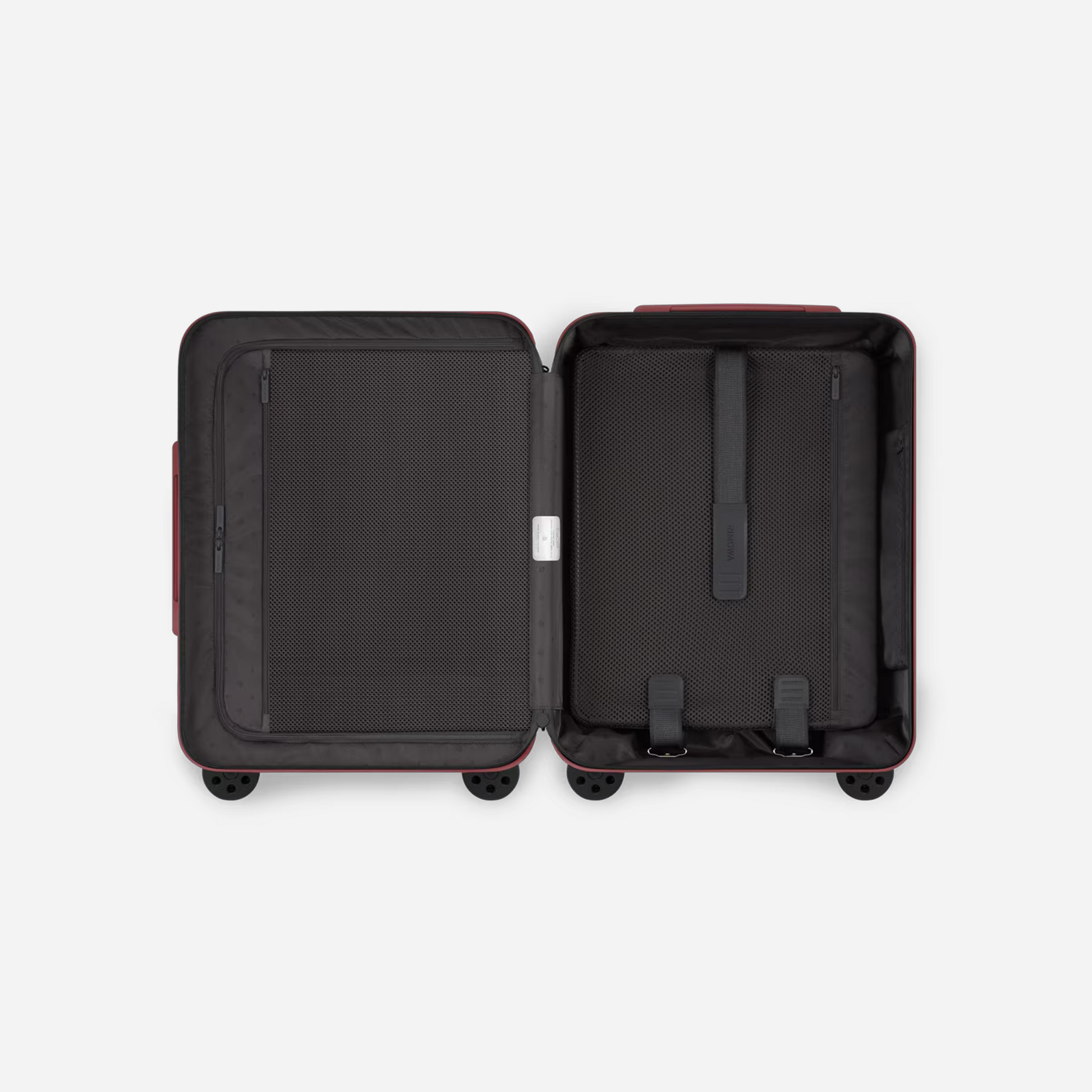 RIMOWA Essential Sleeve Cabin Plus