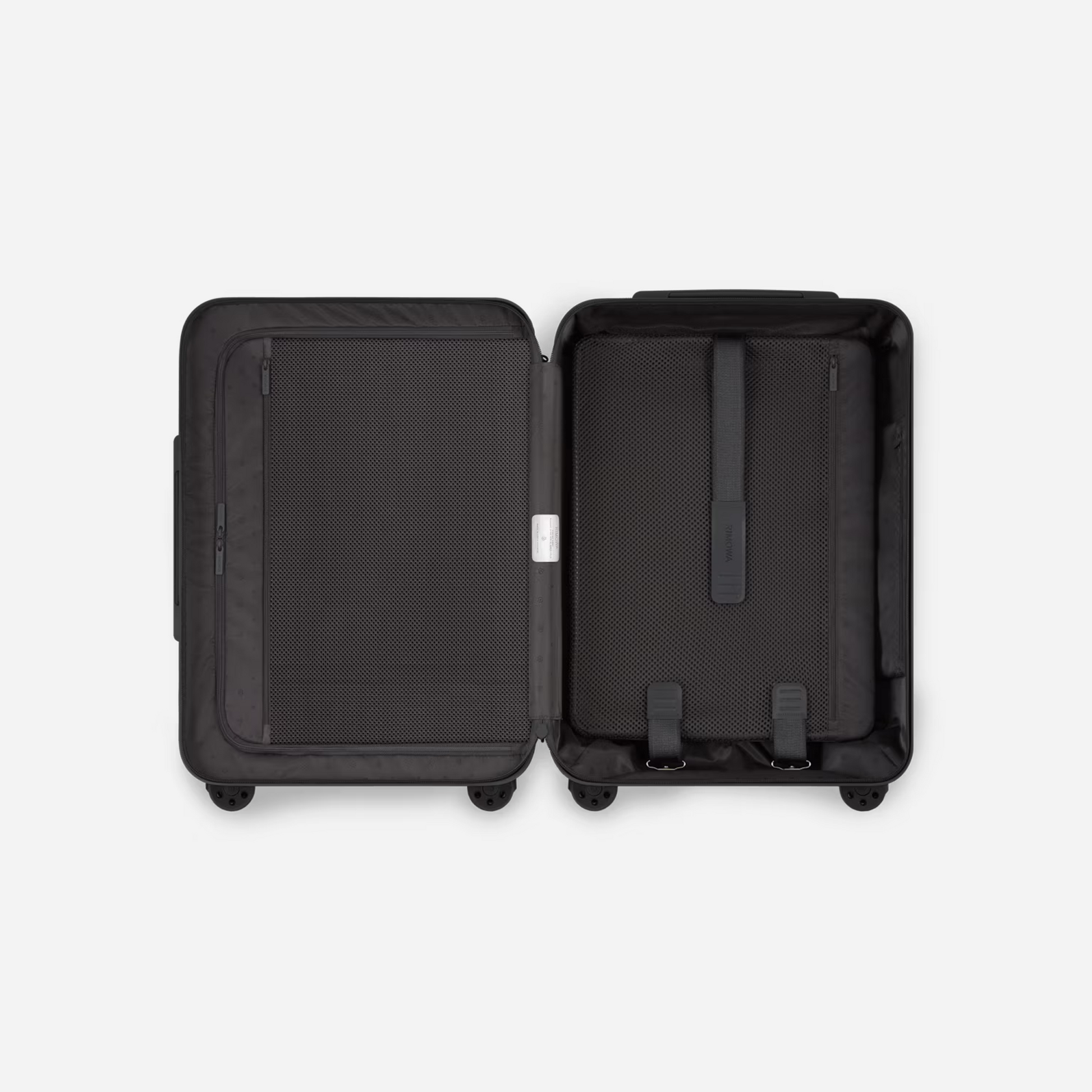 RIMOWA Essential Sleeve Cabin Plus