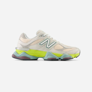 New Balance 9060 Moonbeam Vintage Rose