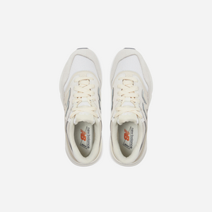 New Balance 997R Sea Salt Linen