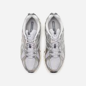 New Balance 610v1