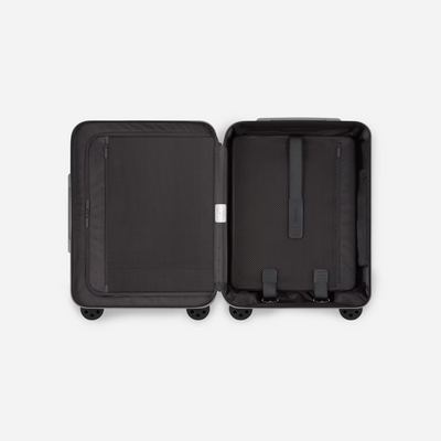 RIMOWA Essential Sleeve Cabin Plus