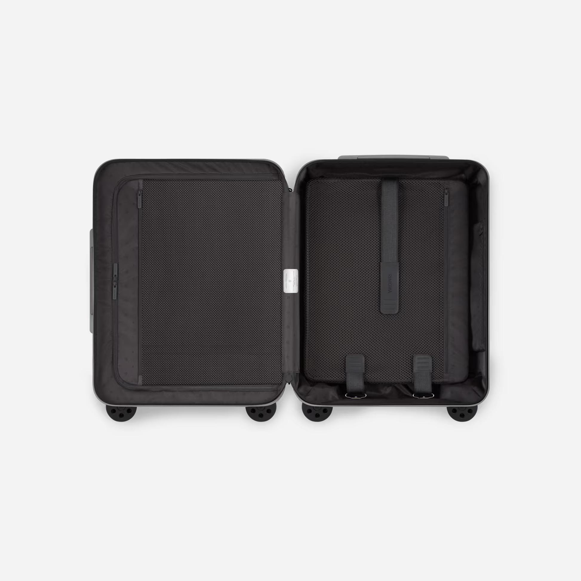 RIMOWA Essential Sleeve Cabin Plus