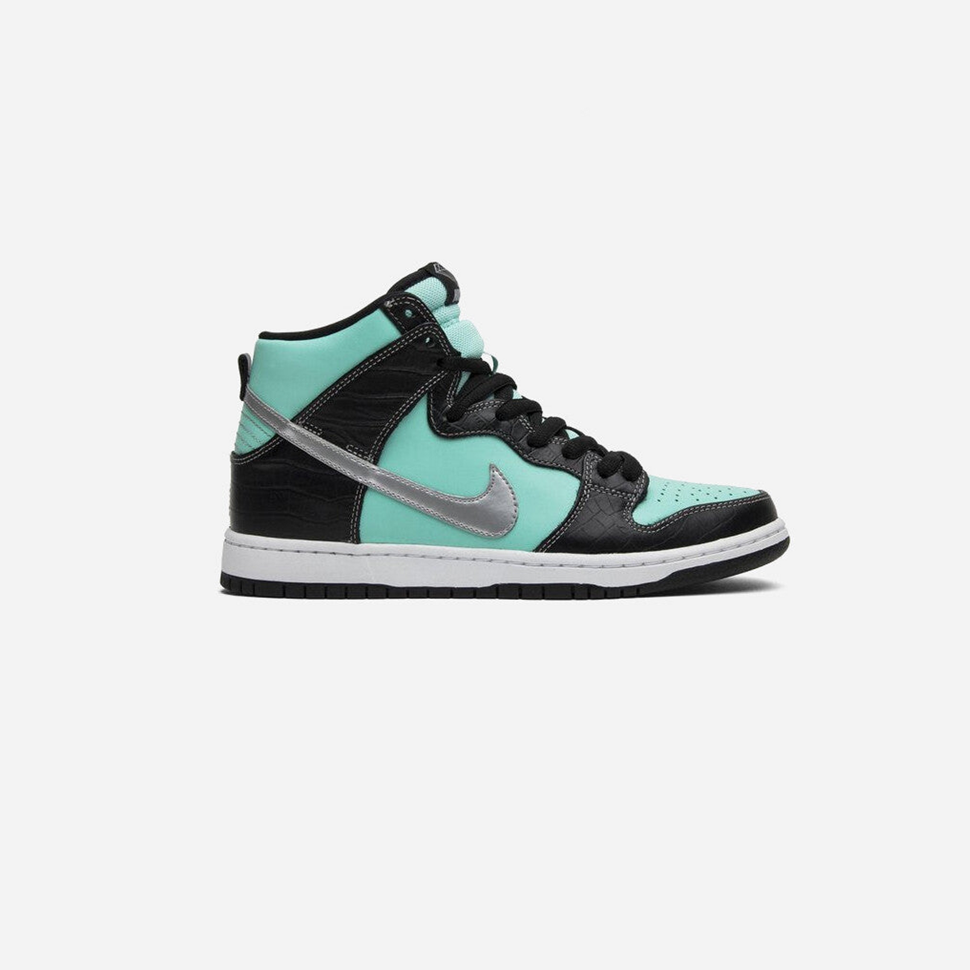 SB DUNK HIGH DIAMOND SUPPLY CO.