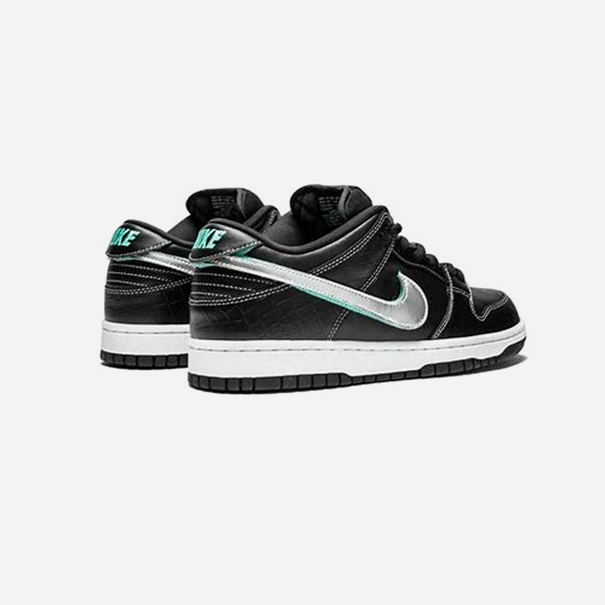 SB DUNK LOW DIAMOND SUPPLY CO. BLACK DIAMOND