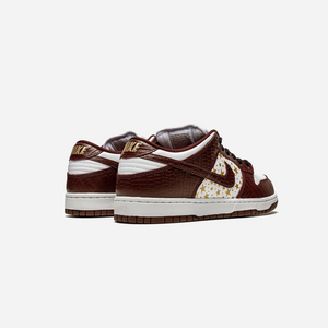 SB DUNK LOW SUPREME STARS BARKROOT BROWN