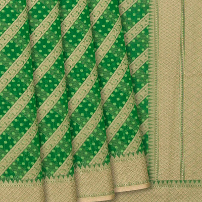 Green Woven Blended Silk Cotton Saree With Diagonal Floral Motifs -Green