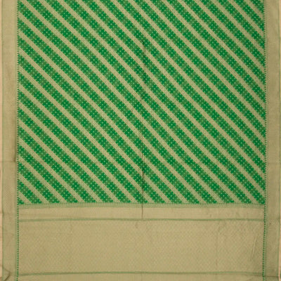 Green Woven Blended Silk Cotton Saree With Diagonal Floral Motifs -Green